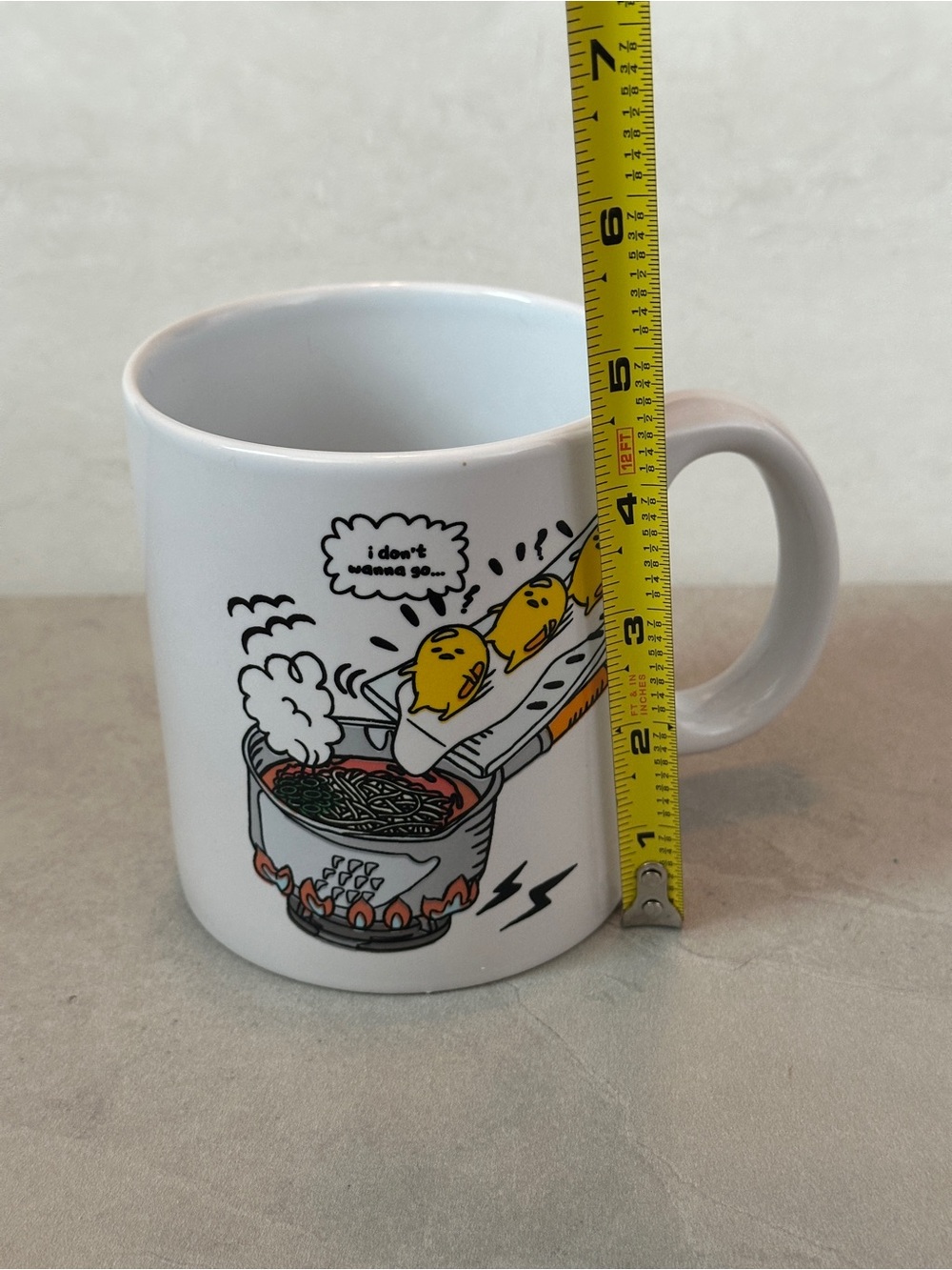 Sanrio Gudetama The Lazy Egg "I Don't Wanna Go" 20 oz Coffee Mug New - Picture 3 of 5